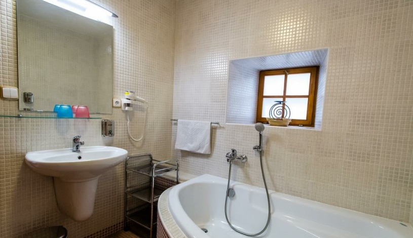 PENZION KAPR Český Krumlov - JONÁŠ - ČTYŘLŮŽKOVÝ POKOJ STANDART S VÝHLEDEM NA ŘEKU 